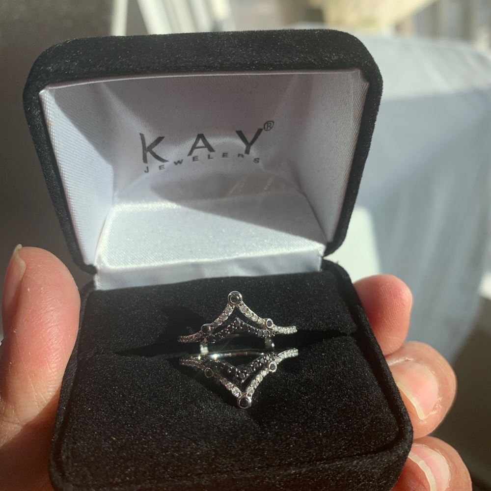 Kay jewelers 14K Black/white chevron diamond ring.